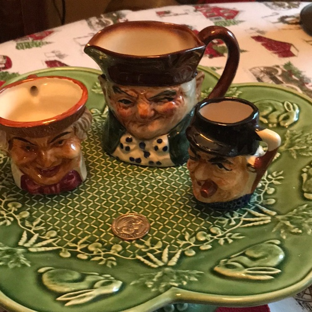 Toby Pitcher and 2 mugs